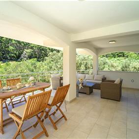 6 Bedroom Beachfront Villa with Heated Pool near Vela Luka on Korcula Island, Sleep 12